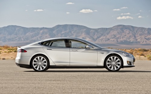 2013-Tesla-Model-S-right-side